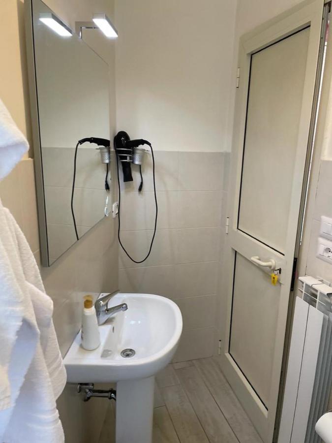 Antichi Riverberi In Station Salerno Habitación foto